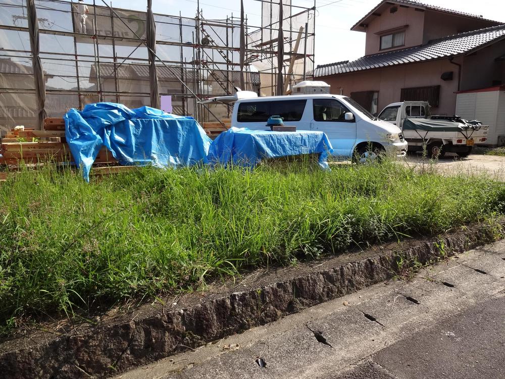 Local photos, including front road. Local (September 2013) shooting in January will be completed in 2014