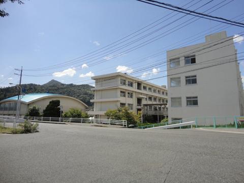 Junior high school. Asa 2052m until junior high school