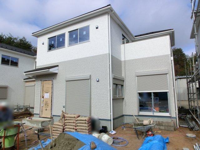 Local appearance photo.   Parking: Parallel two Allowed