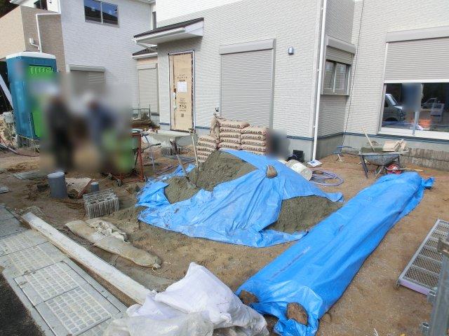 Local appearance photo.    Parking: Two Allowed