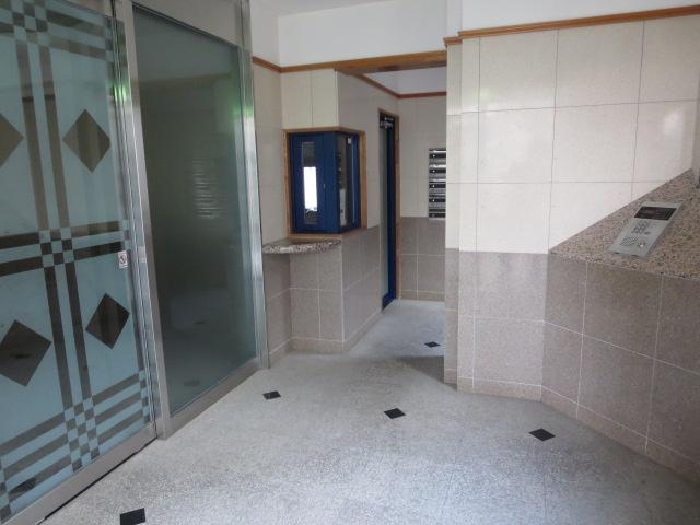 Entrance. Common areas