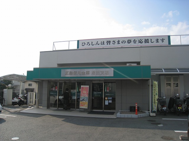 Bank. Hiroshimashin'yokinko Numata 303m to the branch (Bank)
