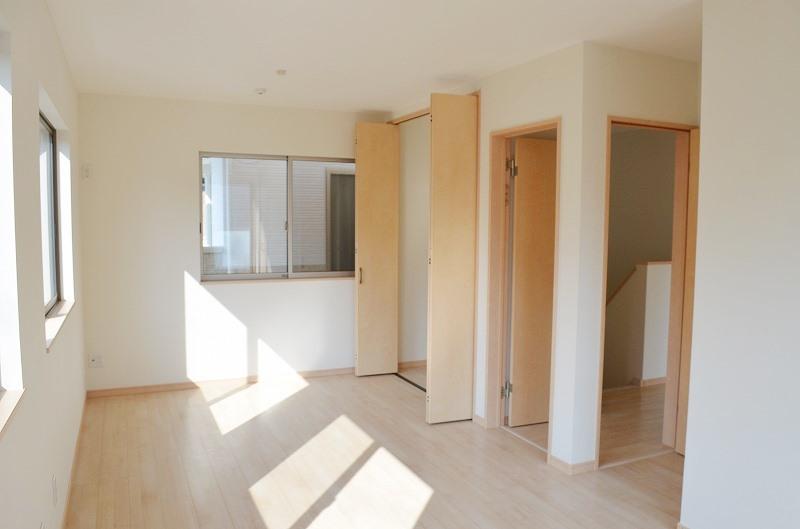 Non-living room. Second floor 10.3 quires Western-style