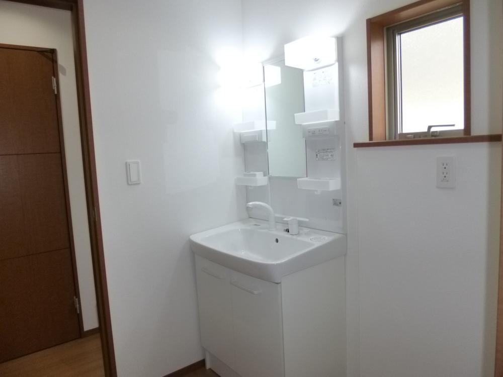 Wash basin, toilet. (December 2013) Shooting