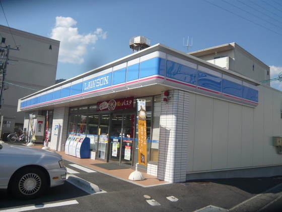 Convenience store. 500m to Lawson (convenience store)