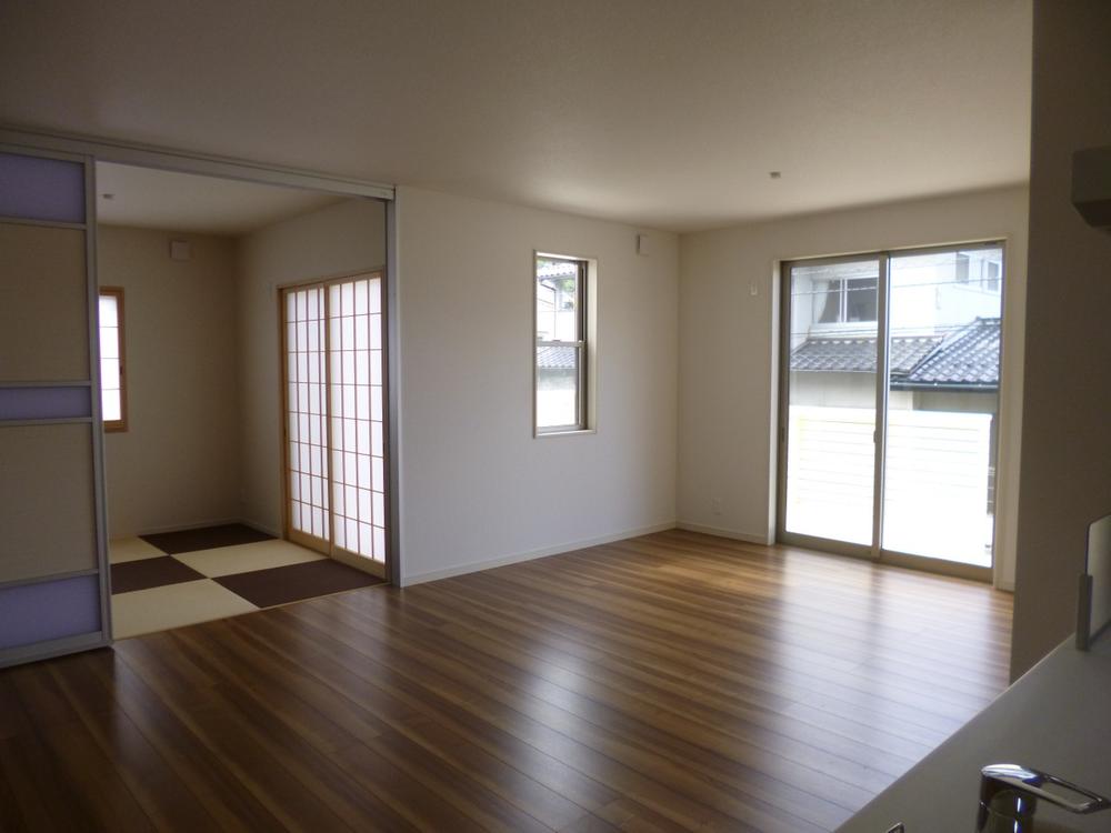 Living. (October 2013) Shooting