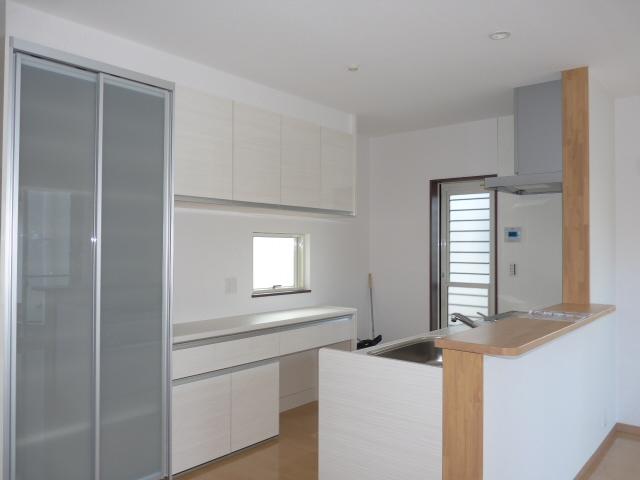 Living. Counter Kitchen