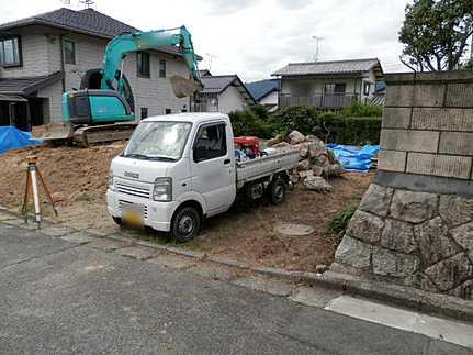 Local photos, including front road. Front road is a picture