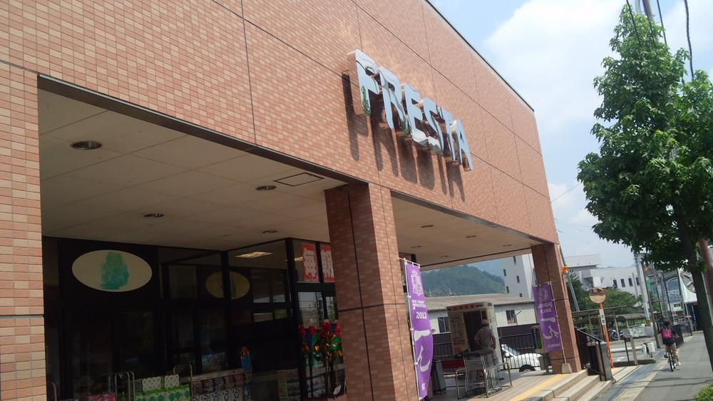 Supermarket. Furesuta Numata 938m to shop