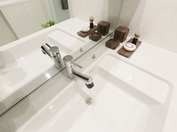 Bathing-wash room.  [Organic glass-based new materials counter] It was widely provided with a wet zone that those wet in the sink bowl is put, Integrated counter. Dirt has adopted the reservoir difficult gap less drainage port.