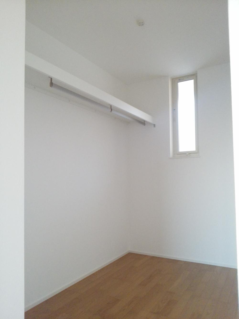 Receipt. Walk-in closet