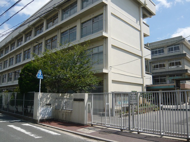 Junior high school. 1535m to Hiroshima Municipal Gion Higashi Junior High School (Junior High School)