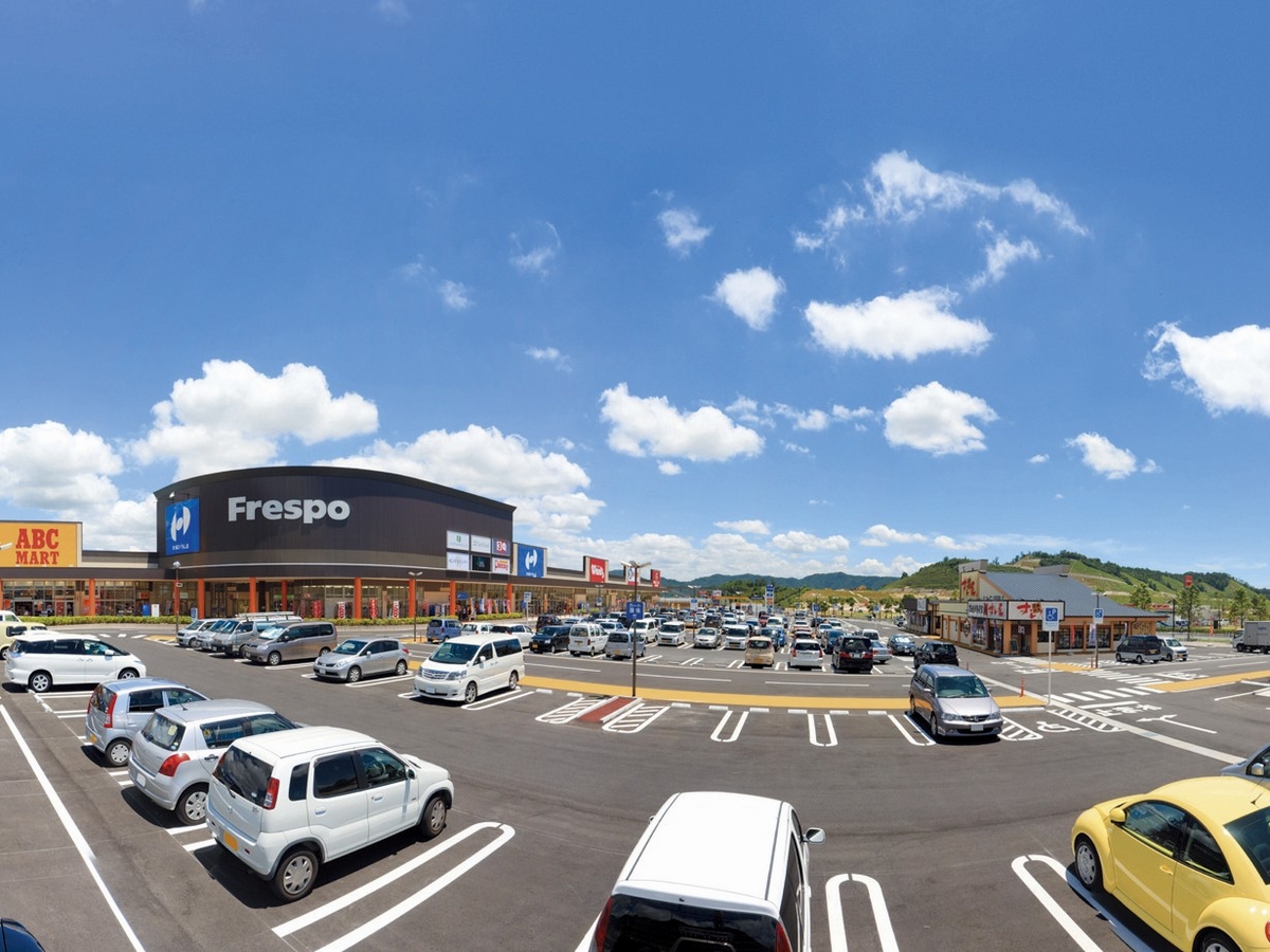 Other Environmental Photo. Commercial complex "Frespo" supermarkets and drug stores, Cleaning shop, such as a total of 14 stores gather (in the town)