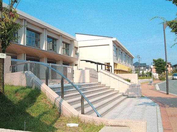 Other Environmental Photo. Attend the beginning a lot of children the residents of Banminami elementary school heart. Because at the time from school as well as with a lot of friends can school have fun peace of mind (in the town)
