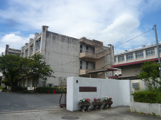 Primary school. Tomohigashi up to elementary school (elementary school) 481m