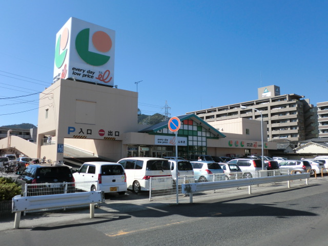 Supermarket. 757m to El Yamamoto store (Super)