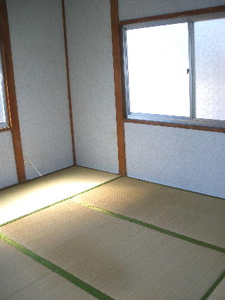 Living and room. Second floor Japanese-style room There is a three-sided window, Ventilation sunny!