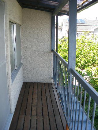 Balcony. Firm a covered veranda