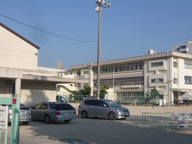 Primary school. Furuichi 80m up to elementary school (elementary school)