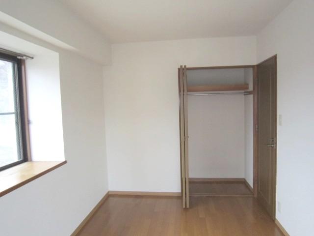 Non-living room. It is south of the Western-style viewed from another angle