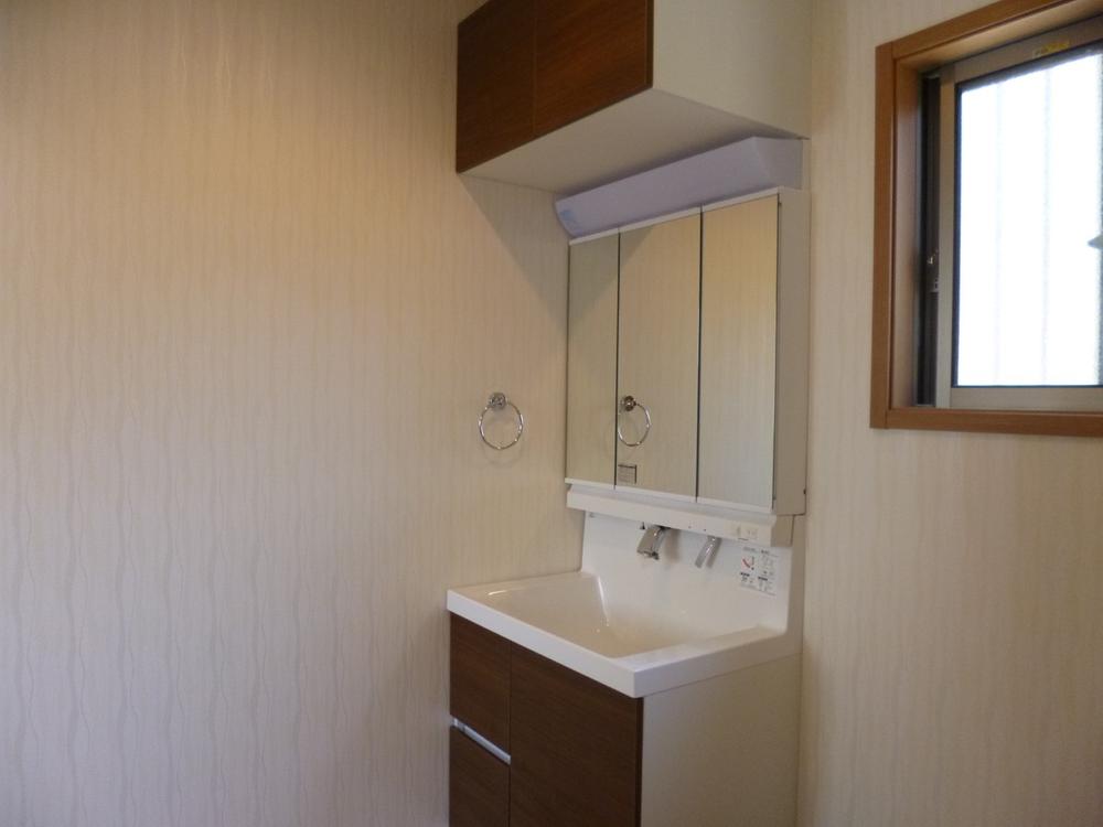 Wash basin, toilet. (July 2013) Shooting