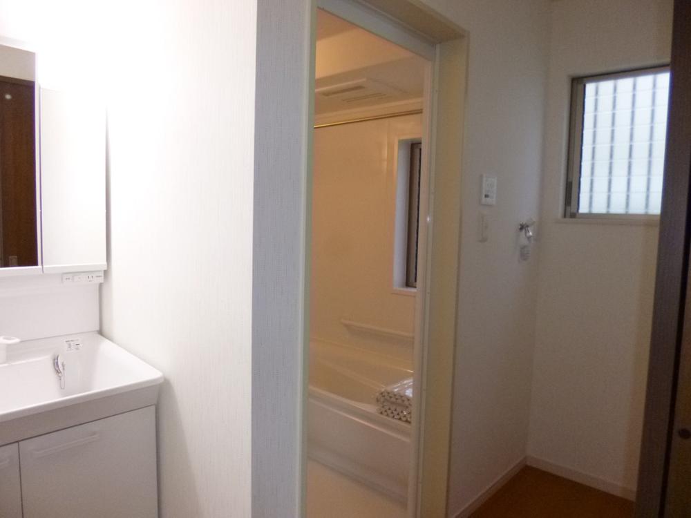 Wash basin, toilet. (November 2013) Shooting