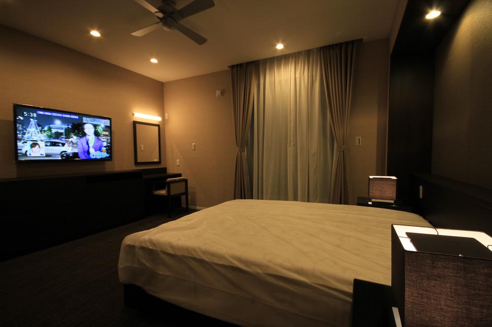 Non-living room. Watching movies What about leaning back on the cushion. 50 inches of wall-mounted display Installed