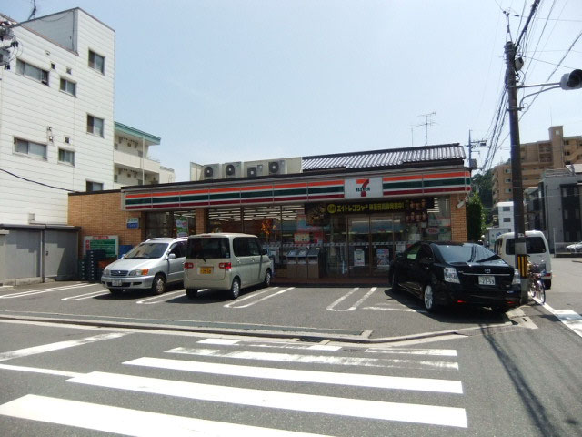 Convenience store. Seven-Eleven (convenience store) to 400m