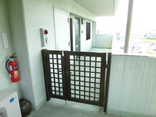 Entrance. 10.74 Spacious and private porch was of sq m