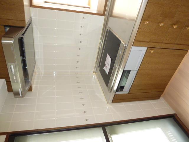 Kitchen. IH is already replaced the stove and range hood with a new one (October 2013 construction)