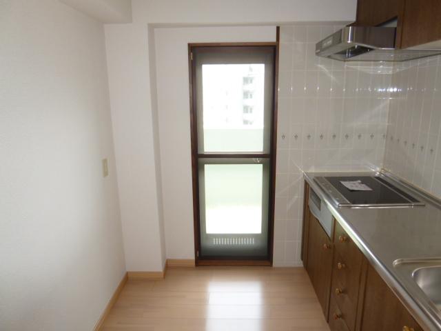 Kitchen. Kitchen side balcony doorway