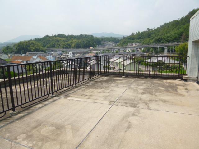 Balcony. It is a dedicated roof balcony of the recommended point!