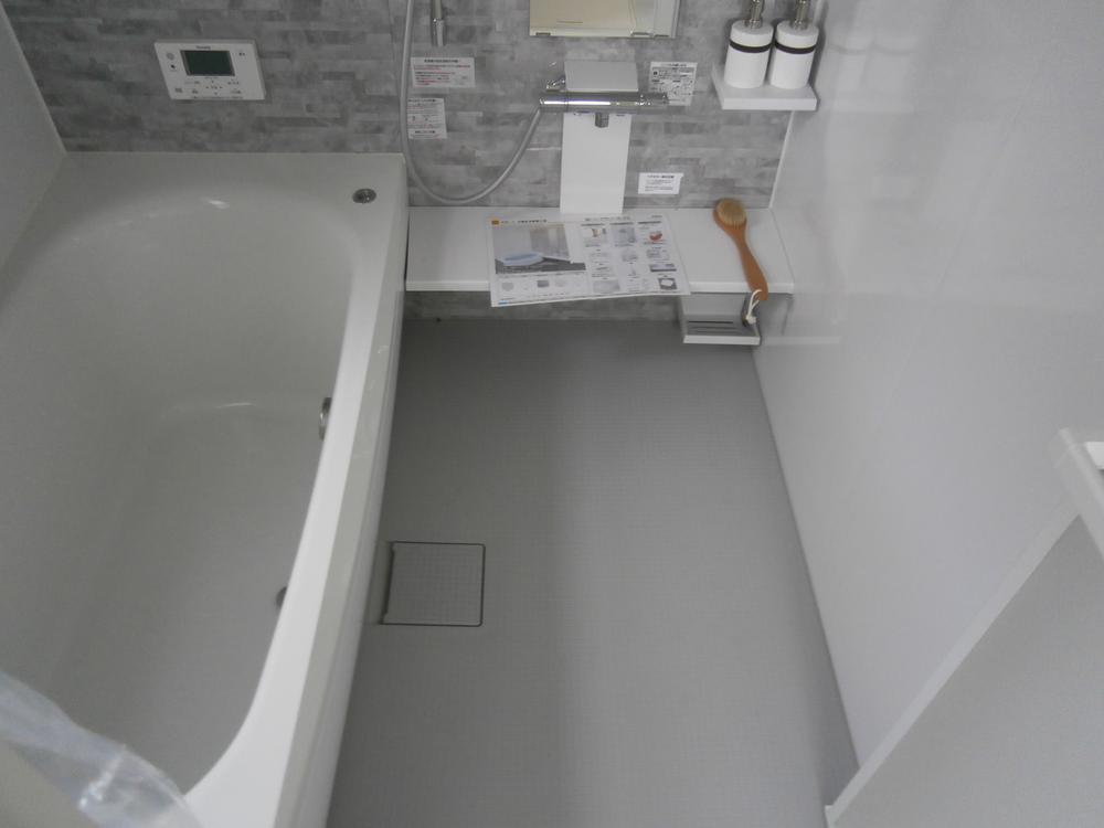 Bathroom. Indoor (10 May 2013) Shooting