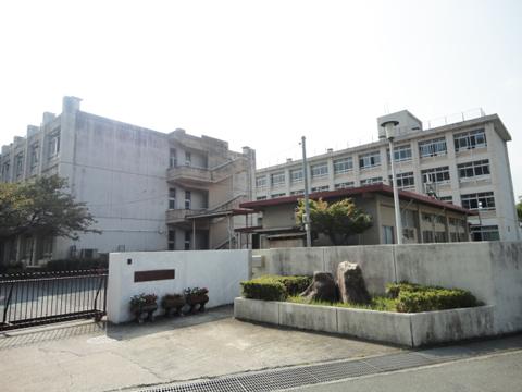 Primary school. Tomohigashi until elementary school 1135m