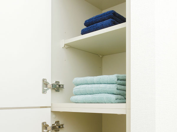 Bathing-wash room.  [Linen cabinet] Including the storage of towels and change of clothes, It also come in handy in stock, such as detergent. (Model Room G type ・ Shoot the Natural Grace)