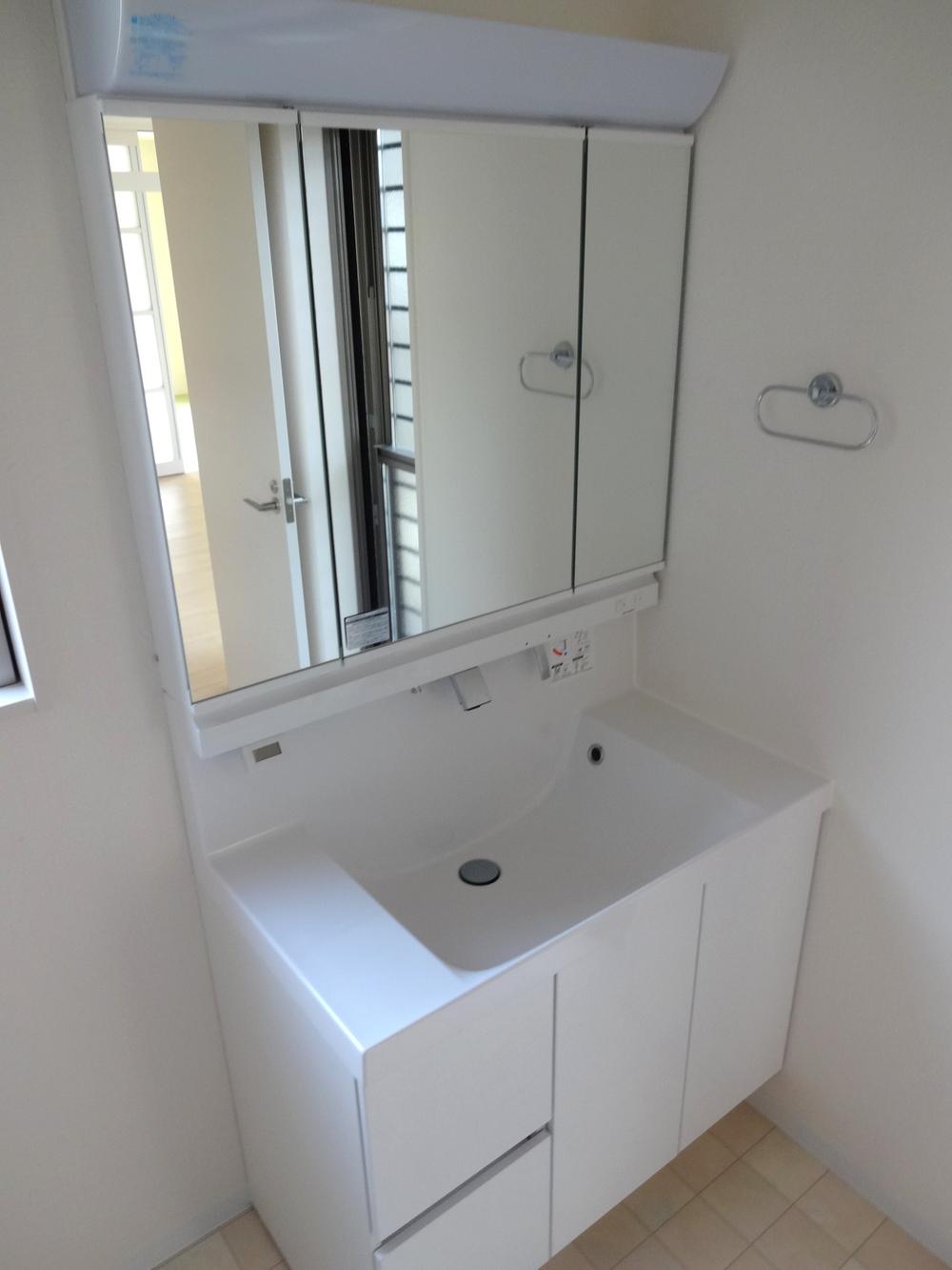 Wash basin, toilet. Indoor (10 May 2013) Shooting