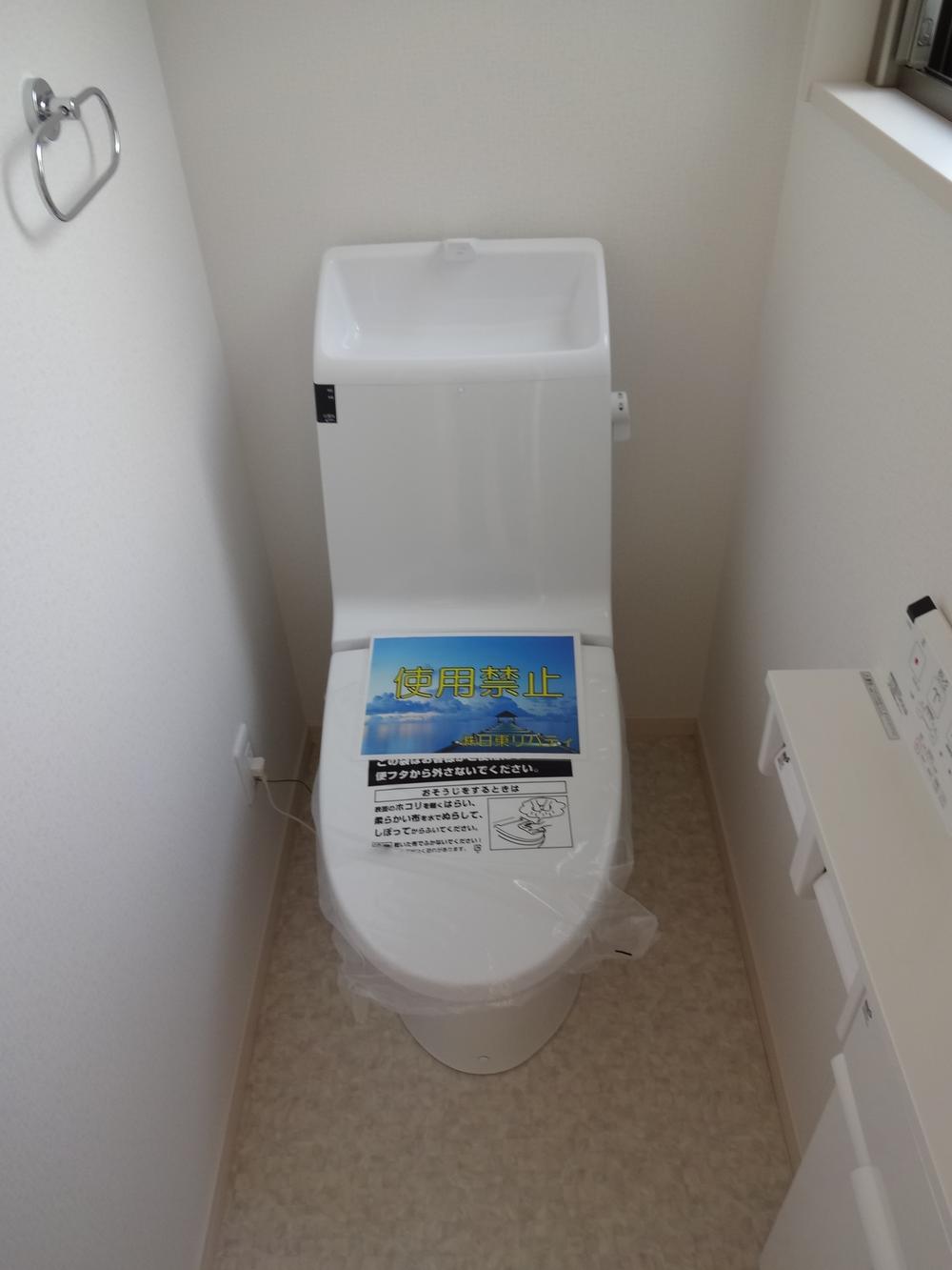 Toilet. Indoor (10 May 2013) Shooting