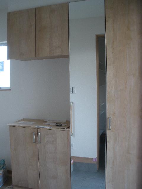 Entrance. Is the entrance storage of natural impression of texture has been harnessed.