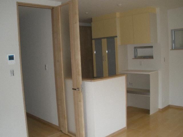 Other introspection. In natural interior material, It is a warm atmosphere.