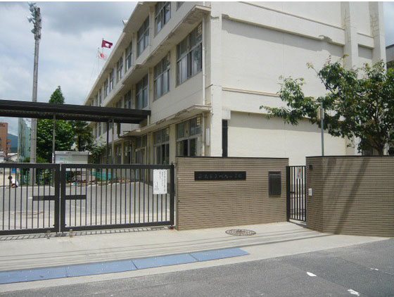 Primary school. 1000m to Hiroshima Tachikawa in the elementary school (elementary school)
