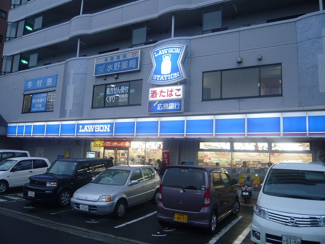 Convenience store. Lawson Hiroshima Nakasuji 2-chome up (convenience store) 857m
