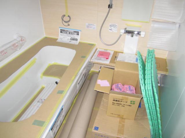 Bathroom. Room (August 2013) Shooting Carpentry work in September 2013 mid-scheduled for completion