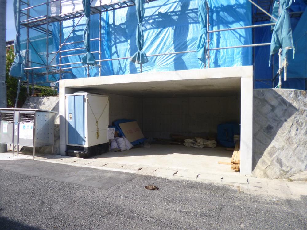 Parking lot. Local (10 May 2013) Shooting