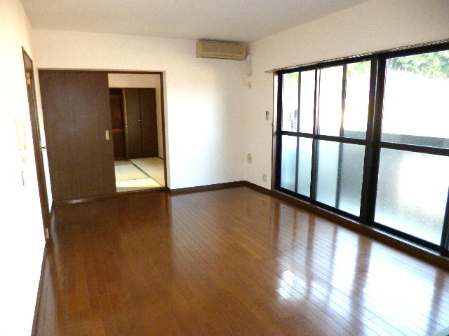 Living and room. LDK ~ Japanese-style room