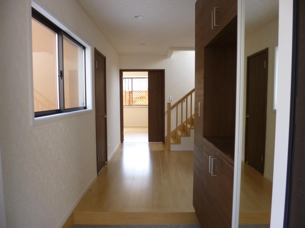 Entrance. (August 2013) Shooting