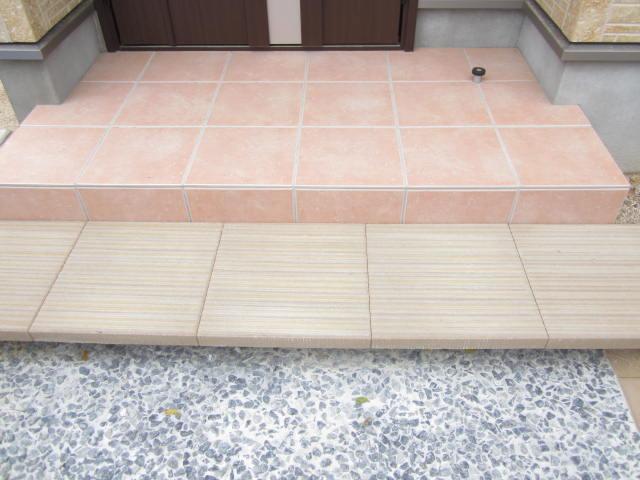 Entrance. Local (August 2013) Shooting