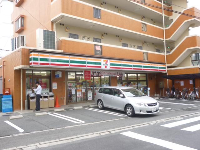 Convenience store. 304m until the Seven-Eleven store Hiroshima University of Economics (convenience store)