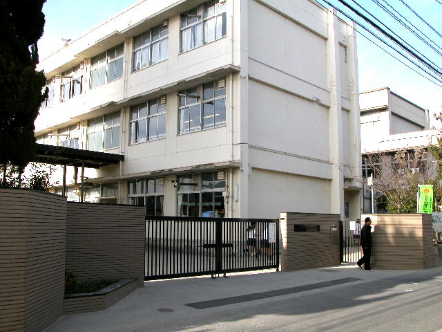 Primary school. 180m to Hiroshima Tachikawa in the elementary school (elementary school)
