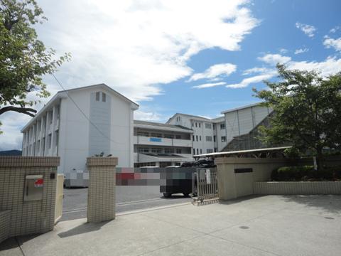 Primary school. 1032m until Otsuka Elementary School