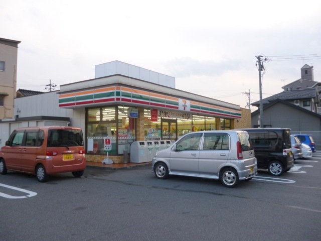 Convenience store. Seven-Eleven Hiroshima Sendai 2-chome up (convenience store) 395m